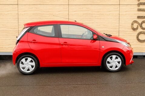 Toyota Aygo VVT-I X-PLAY 12