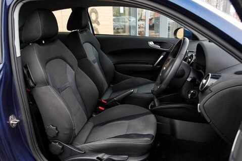 Audi A1 TFSI SPORT 30