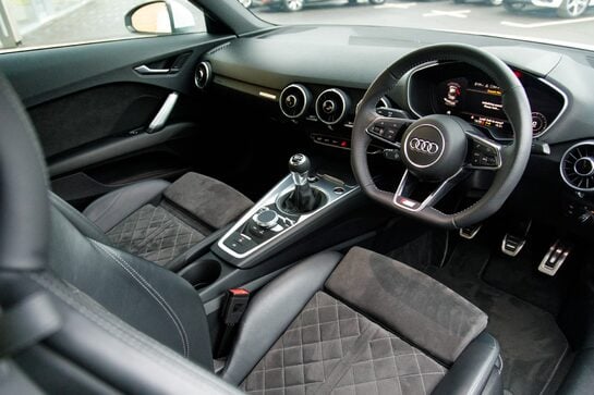 Audi TT TFSI S LINE
