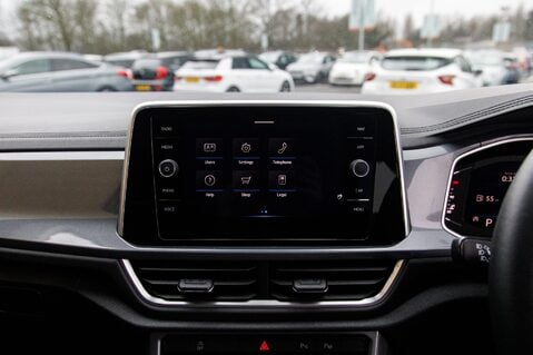 Volkswagen T-Roc STYLE TSI DSG 29