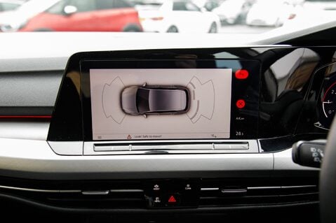 Volkswagen Golf LIFE TSI 30