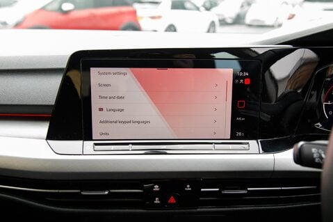 Volkswagen Golf LIFE TSI 27