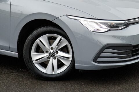 Volkswagen Golf LIFE TSI 11