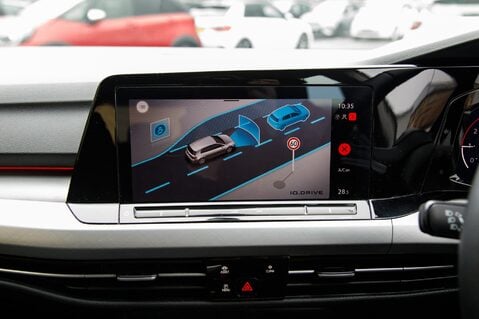 Volkswagen Golf LIFE TSI 28