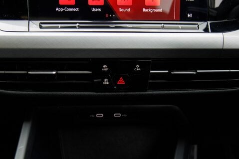 Volkswagen Golf LIFE TSI 34