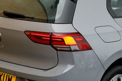 Volkswagen Golf LIFE TSI 9