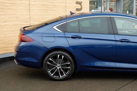 Vauxhall Insignia ULTIMATE NAV 7