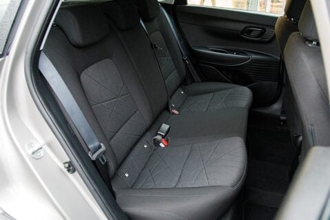 Hyundai BAYON T-GDI SE CONNECT DCT MHEV 33