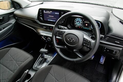 Hyundai BAYON T-GDI SE CONNECT DCT MHEV 4