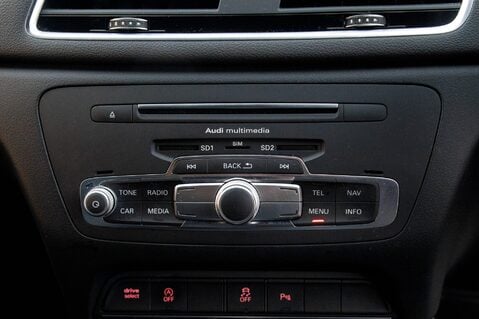 Audi Q3 TFSI BLACK EDITION 40