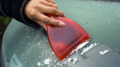 How to Safely Defrost Your Car Windscreen