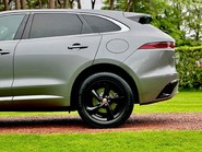 Jaguar F-Pace R-DYNAMIC S 32