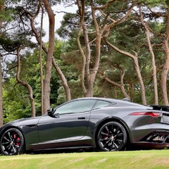 Jaguar F-Type V8 R 1