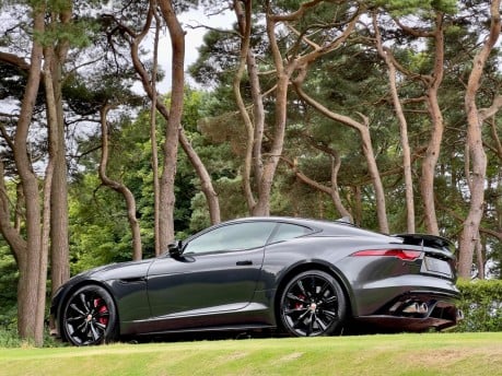 Jaguar F-Type V8 R 2