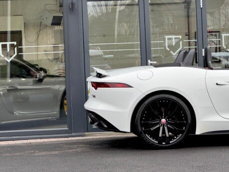 Jaguar F-Type V6 R-DYNAMIC AWD 31