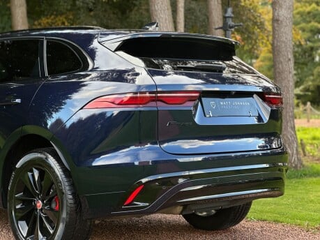 Jaguar F-Pace R-DYNAMIC BLACK MHEV 3