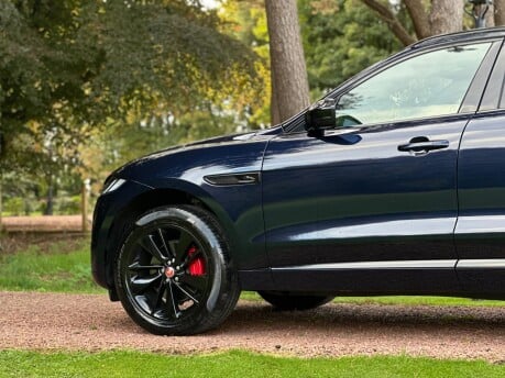 Jaguar F-Pace R-DYNAMIC BLACK MHEV 7