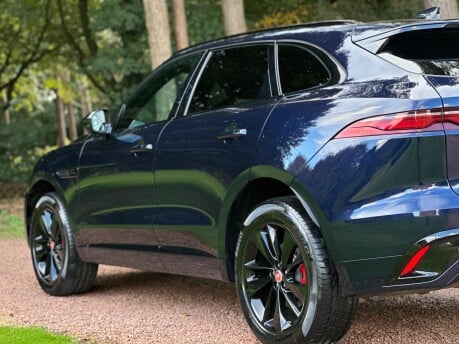 Jaguar F-Pace R-DYNAMIC BLACK MHEV 11