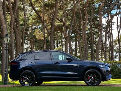 Jaguar F-Pace R-DYNAMIC BLACK MHEV 19