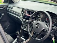 Volkswagen T-Roc SE TSI 5