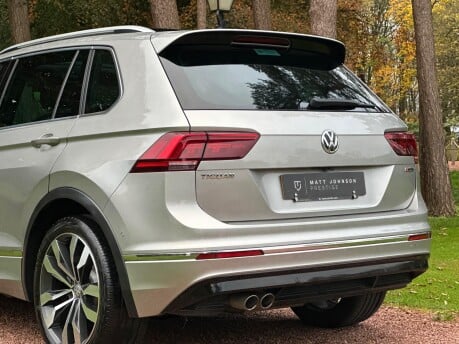 Volkswagen Tiguan R-LINE TECH TDI 4MOTION DSG 9