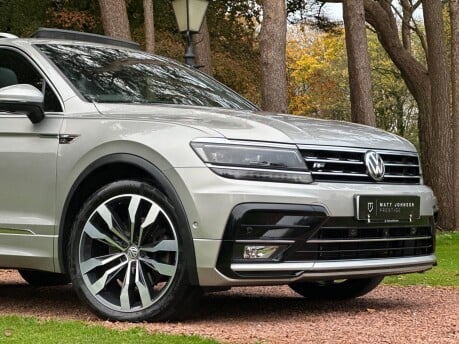 Volkswagen Tiguan R-LINE TECH TDI 4MOTION DSG 10