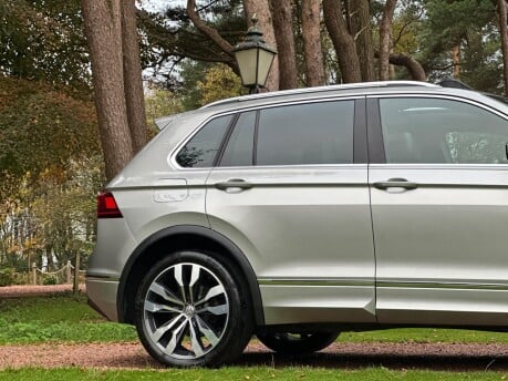 Volkswagen Tiguan R-LINE TECH TDI 4MOTION DSG 20