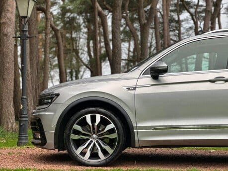 Volkswagen Tiguan R-LINE TECH TDI 4MOTION DSG 26