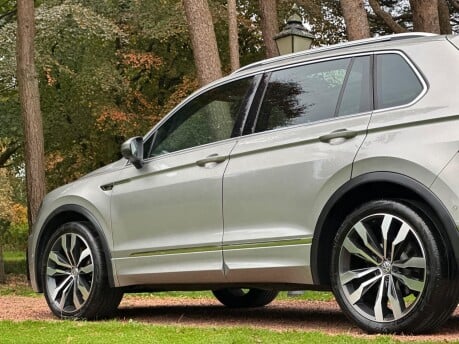 Volkswagen Tiguan R-LINE TECH TDI 4MOTION DSG 40