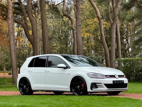 Volkswagen Golf GTI PERFORMANCE TSI 32