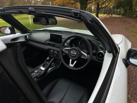 Mazda MX-5 SPORT NAV PLUS 5