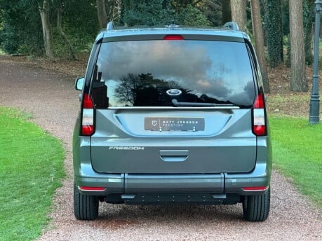 Ford Tourneo Connect TITANIUM ECOBLUE 32