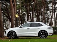 Porsche Macan TURBO PDK 29