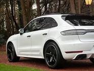 Porsche Macan TURBO PDK 32