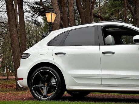 Porsche Macan TURBO PDK 49