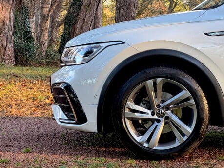 Volkswagen Tiguan R-LINE EDITION TSI DSG 57