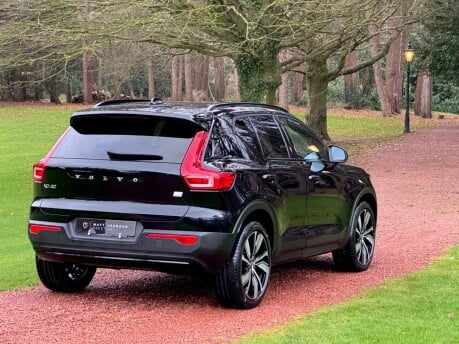 Volvo XC40 RECHARGE T4 R-DESIGN 34