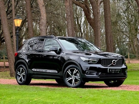 Volvo XC40 B4 R-DESIGN MHEV 1