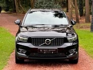 Volvo XC40 B4 R-DESIGN MHEV 2