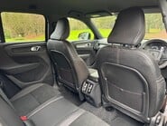 Volvo XC40 B4 R-DESIGN MHEV 9