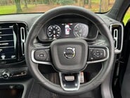 Volvo XC40 B4 R-DESIGN MHEV 12