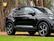 Volvo XC40 B4 R-DESIGN MHEV 35