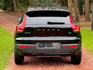 Volvo XC40 B4 R-DESIGN MHEV 40