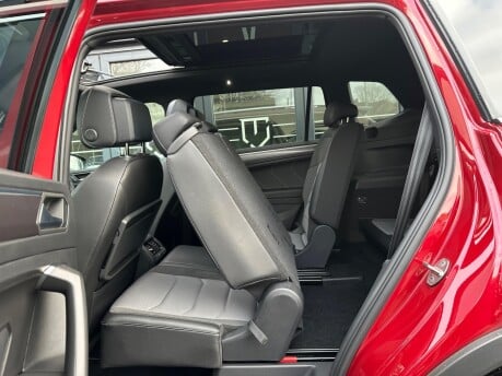 Volkswagen Tiguan Allspace R-LINE TECH TSI EVO DSG 31