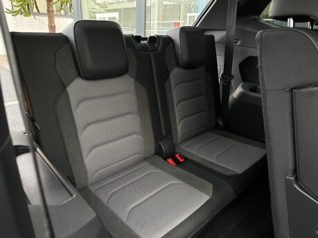 Volkswagen Tiguan Allspace R-LINE TECH TSI EVO DSG 32