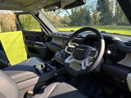 Land Rover Defender XS EDITION PHEV 10