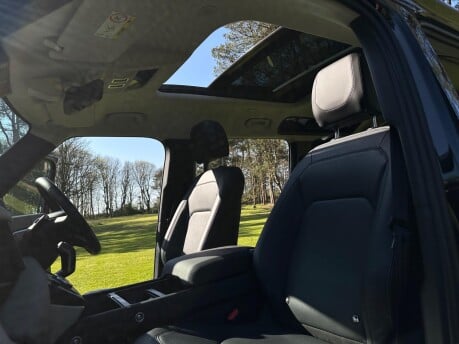 Land Rover Defender XS EDITION PHEV 36
