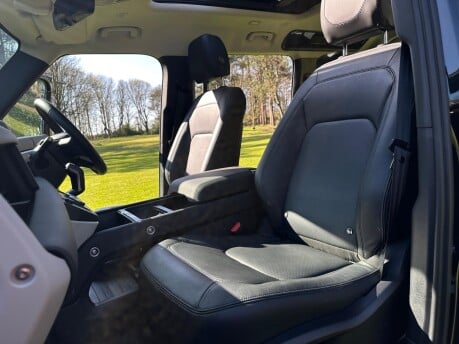 Land Rover Defender XS EDITION PHEV 37