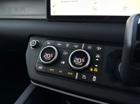 Land Rover Defender XS EDITION PHEV 42