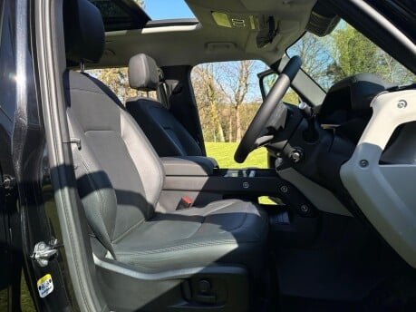 Land Rover Defender XS EDITION PHEV 7